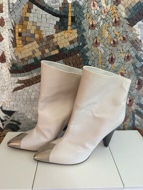 Isabel Marant Cream Leather Ankle Boots with Metallic Silver Toe